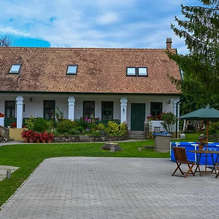 Falubiro Vendeghaza Bekolce