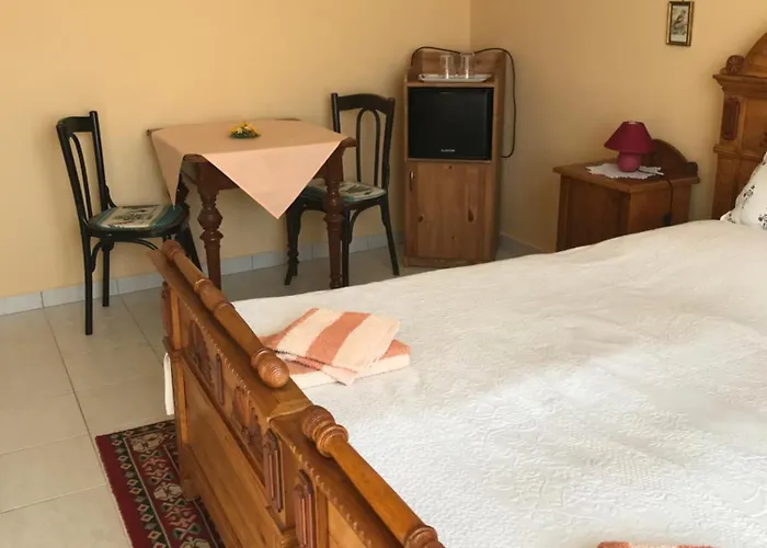 Falubiro Vendeghaza 3* Bekolce